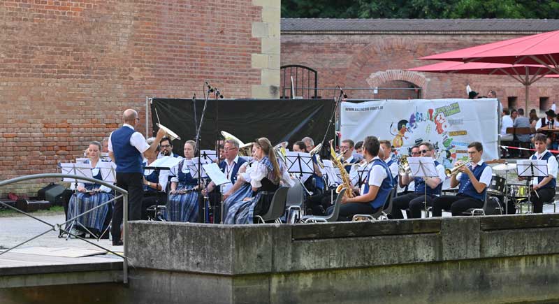 Foto von der Aufführung des Bürgertheaters "Napoleon geht baden": Foto des Orchesters