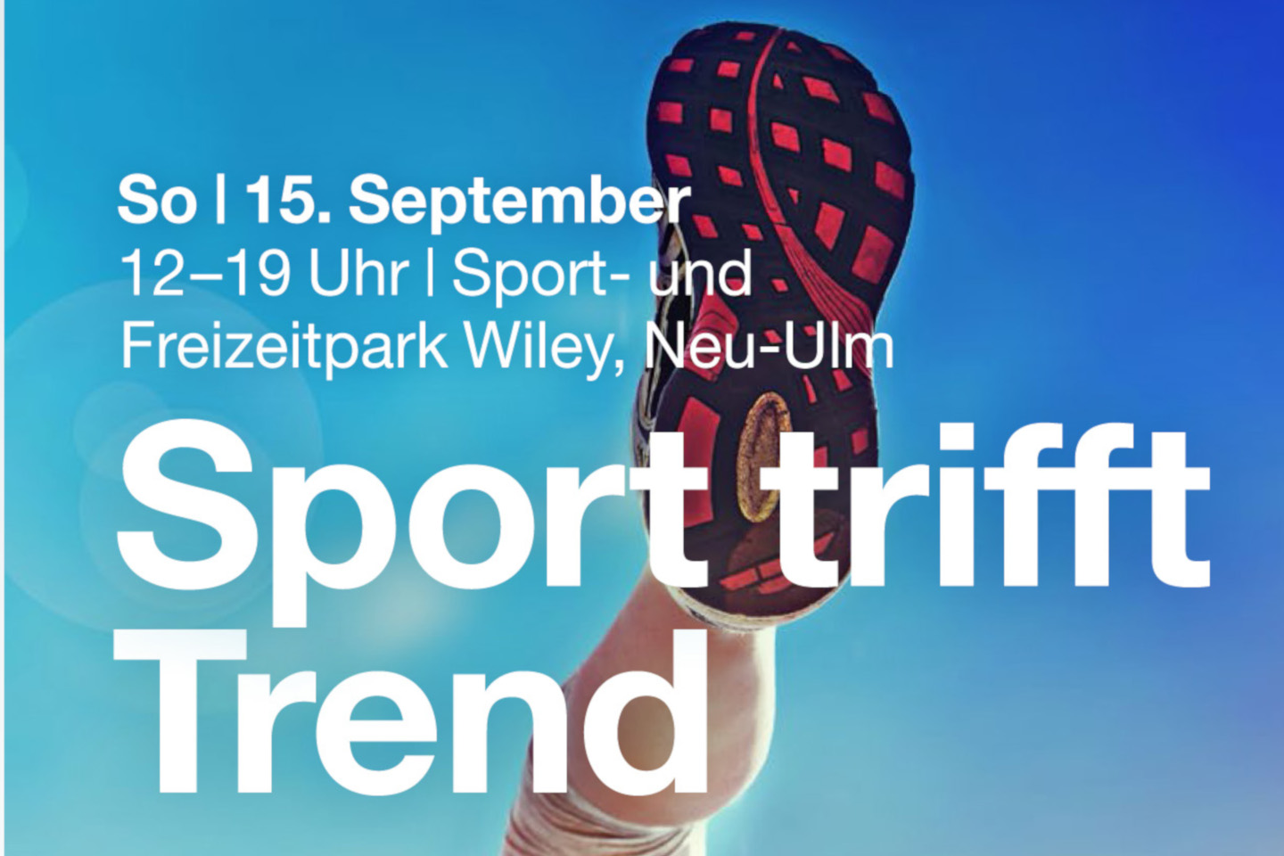 Ausschnitt aus dem Plakat, Sport trifft Trend mit Datum, blauer Hintergrund und Turnschuh
