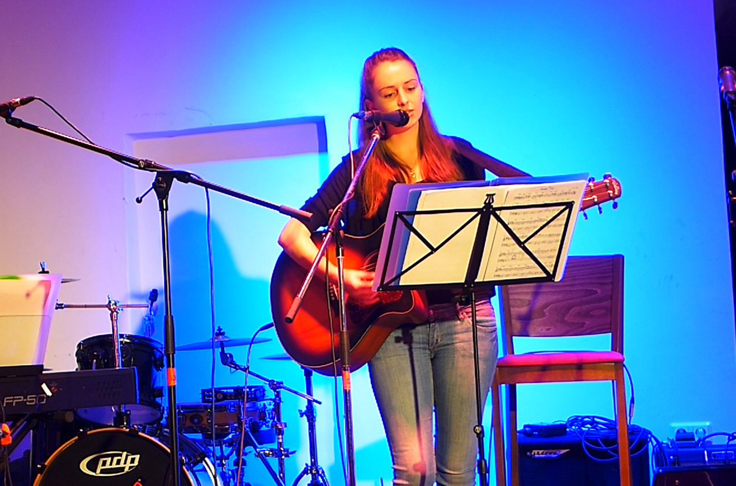 Die Musikerin Pia Lautenbach aus Meiningen