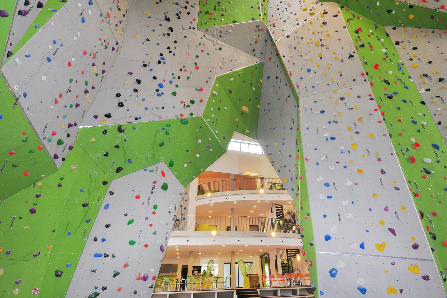 Kletterwand im DAV sparkassendome in Neu-Ulm